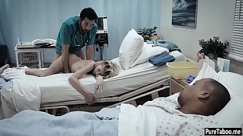 Молодая азиатка красуется пирсингом в писе и дает в попочка по окончании мастурбации